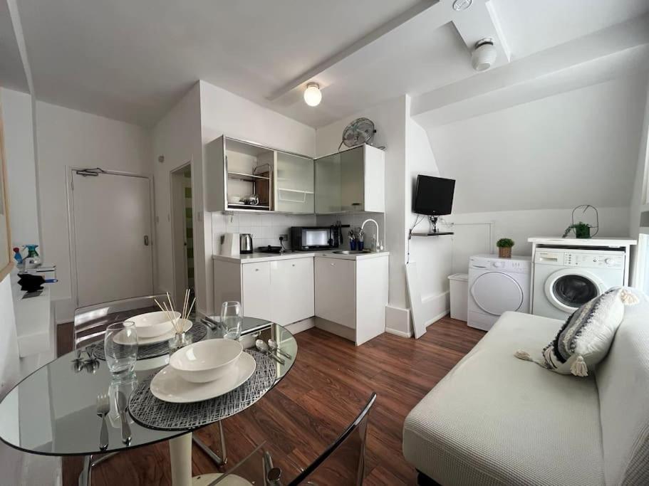 Modern Cosy Studio In Barbican - Green - F2 Leilighet London Eksteriør bilde